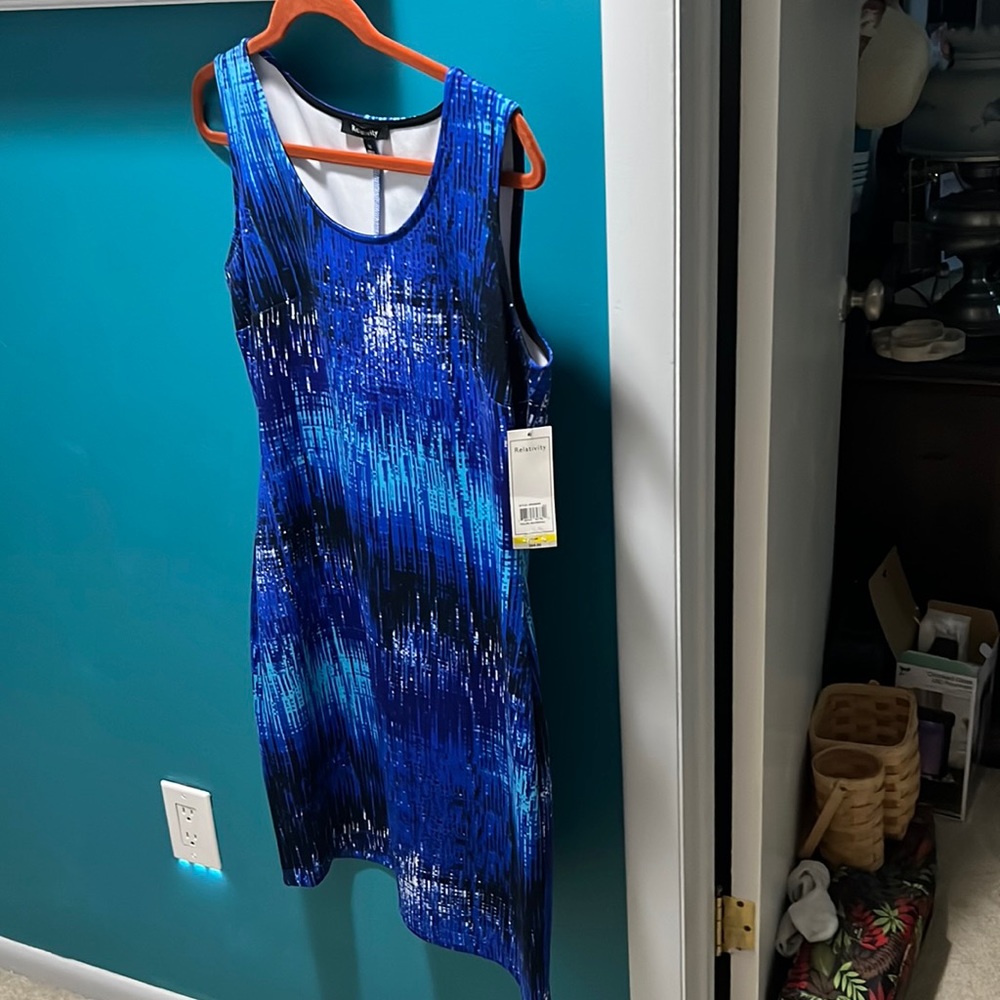 Sleeveless Sheath dress